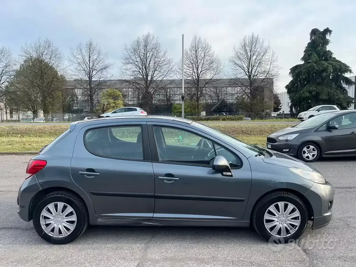 Gebraucht Peugeot 207 Sport 73 PS (53 kW) 2010 Grau Limousine