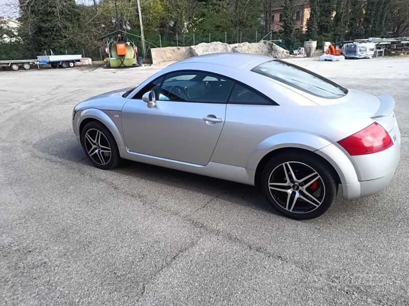 Usata Audi TT 225 CV (165 kW) 2000 Grigio Coupé