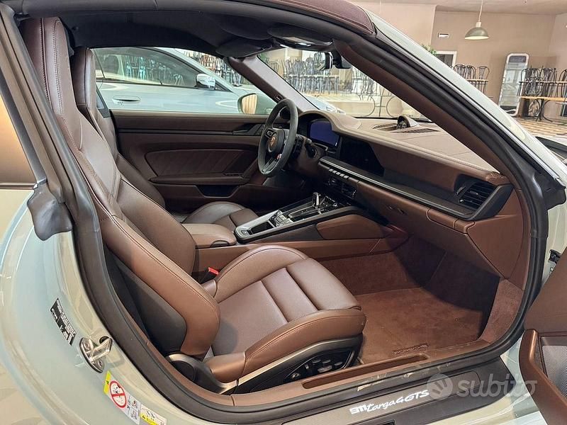 Usata Porsche 911 Targa 4 541 CV (397 kW) 2025 Verde Cabrio