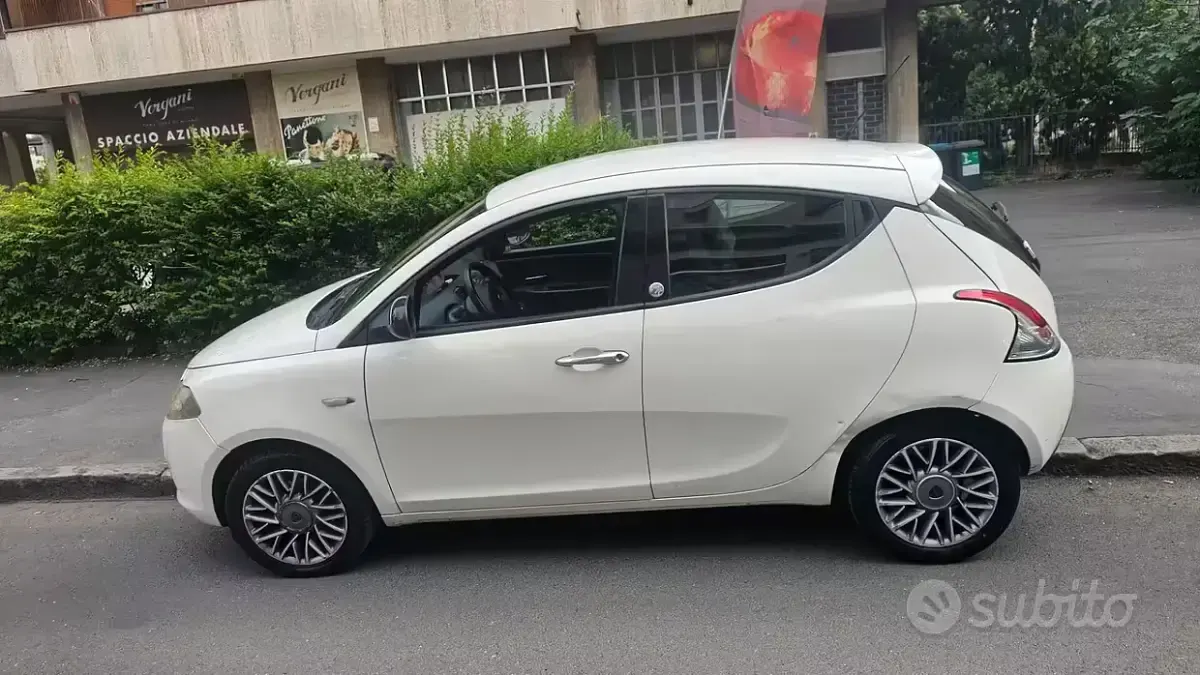 Usata Lancia Ypsilon 69 CV (50 kW) 2013 Bianco Utilitaria