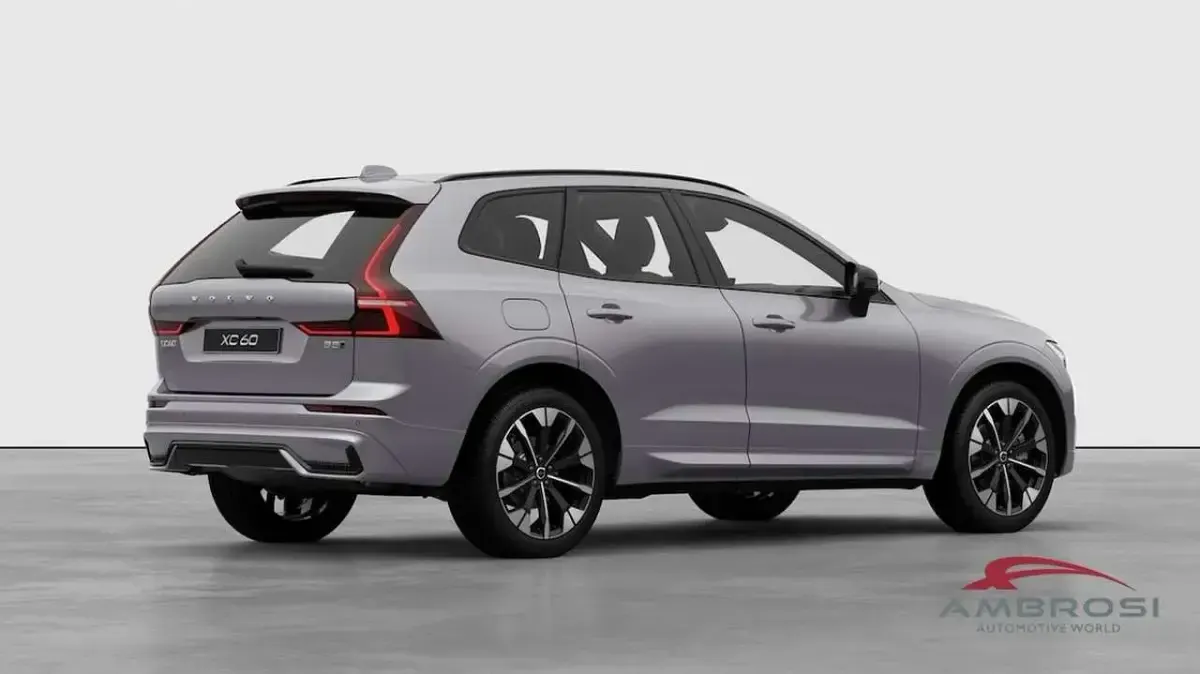 Nuova Volvo XC60 Plus 250 CV (183 kW) 2025 Aurora silver SUV