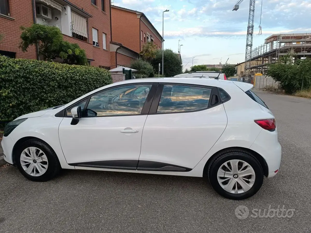 Usata Renault Clio 75 CV (55 kW) 2019 Bianco Berlina