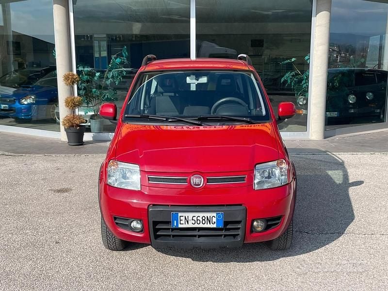 Usata Fiat Panda 4x4 Climbing 75 CV (55 kW) 2013 Rosso Utilitaria