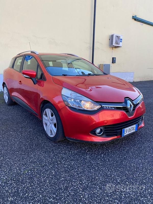 Rosso Usata 2014 Renault Clio GrandTour Station wagon | 4650 € (Buon prezzo) - Immagine 1/4