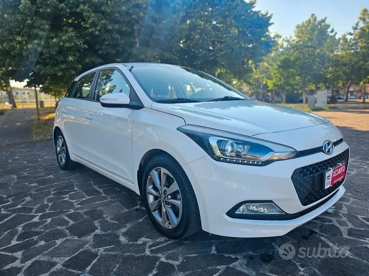Usata Hyundai i20 Comfort 82 CV (60 kW) 2016 Bianco Berlina