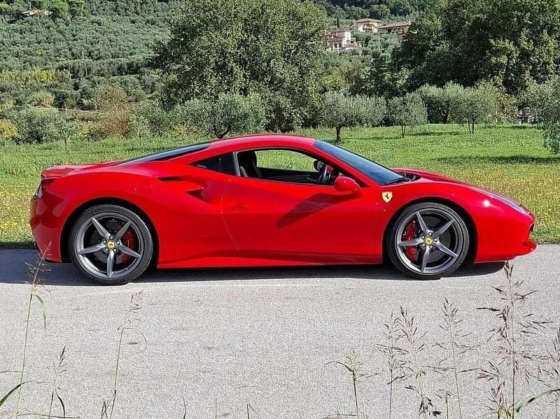 Usata Ferrari 488 670 CV (492 kW) 2017 Rosso Coupé