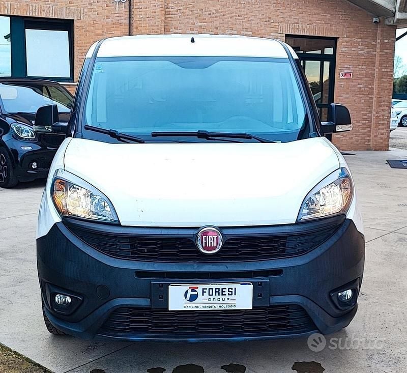 Usata Fiat Doblò Lounge 120 CV (88 kW) 2021 Bianco Monovolume
