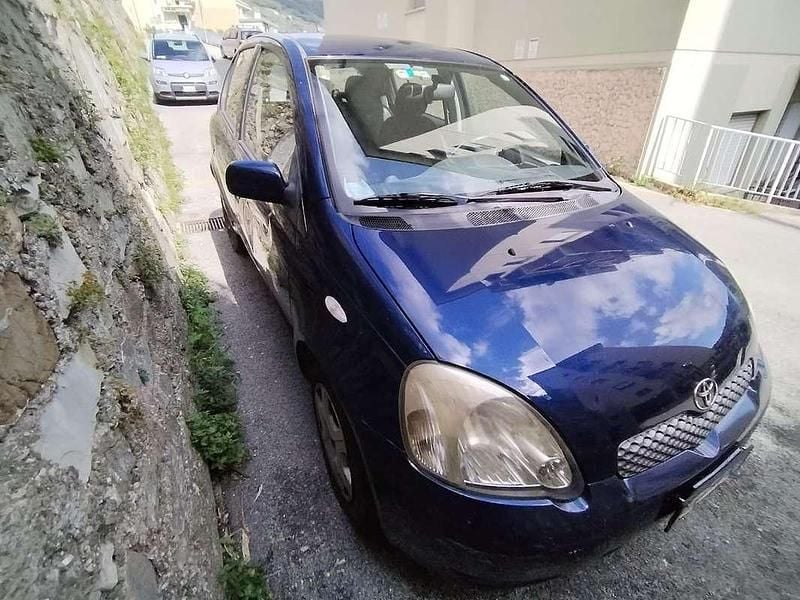 Usata Toyota Yaris 75 CV (55 kW) 2005 Blu/azzurro Utilitaria