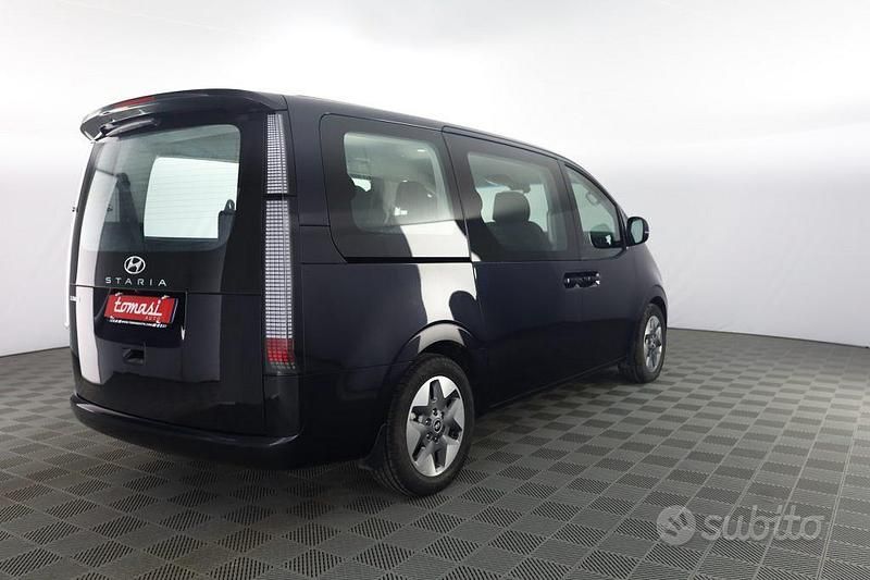 Usata Hyundai Staria 177 CV (130 kW) 2023 Moonlight blue Monovolume