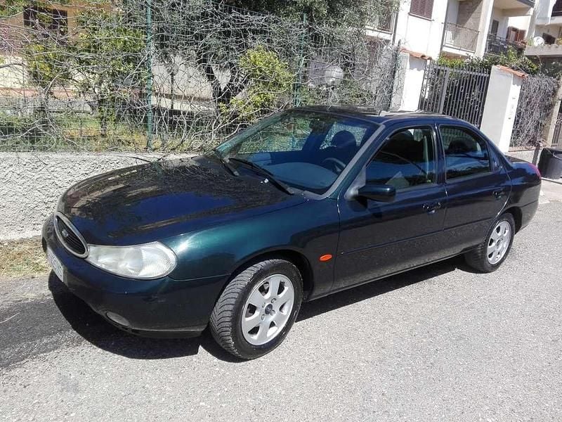 Usata Ford Mondeo Ghia 131 CV (96 kW) 1997 Verde Berlina
