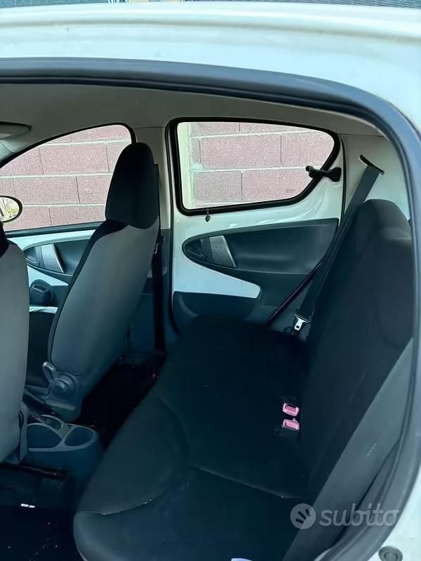 Usata Toyota Aygo 68 CV (50 kW) 2011 Bianco Utilitaria