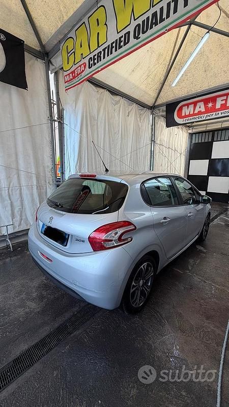 Usata Peugeot 208 68 CV (50 kW) 2015 Grigio Utilitaria