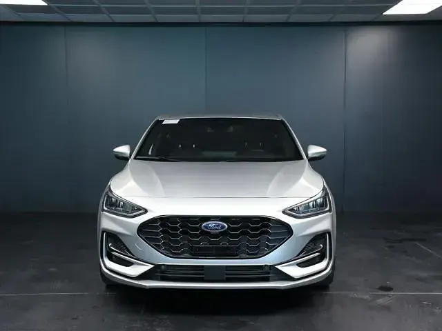 Usata Ford Focus ST-Line 154 CV (113 kW) 2025 Argento Berlina
