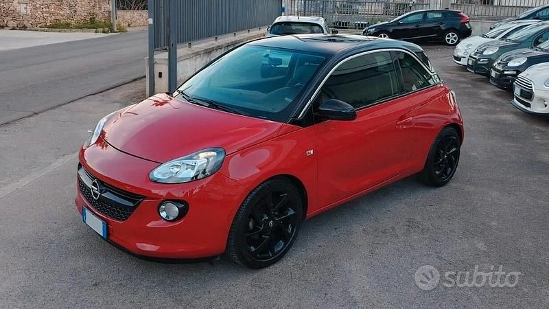 Usata Opel Adam 70 CV (51 kW) 2013 Rosso Utilitaria