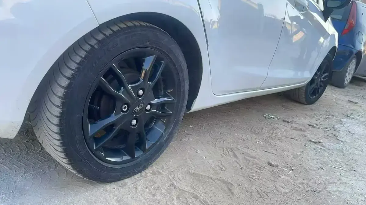 Usata Ford Fiesta 75 CV (55 kW) 2016 Bianco Utilitaria