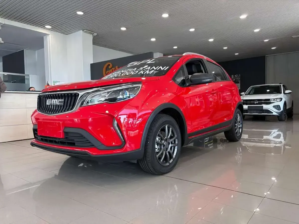 Nuova EMC QUATTRO 103 CV (75 kW) 2026 Rosso metallizzato SUV