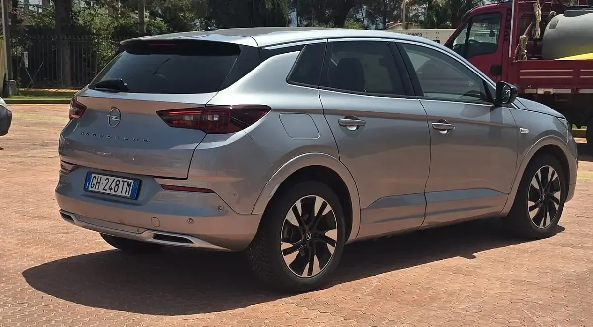 Usata Opel Grandland X Business Elegance 199 CV (146 kW) 2023 Grigio SUV