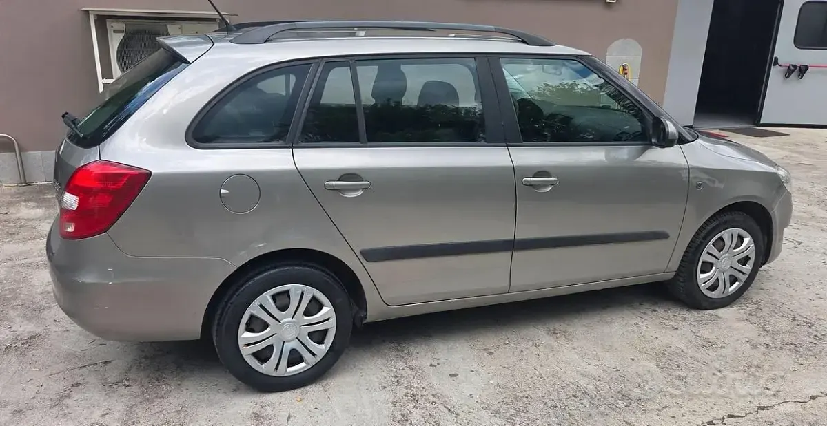 Usata Skoda Fabia 75 CV (55 kW) 2012 Grigio Station wagon