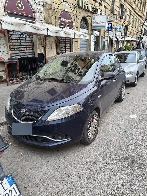Usata Lancia Ypsilon 69 CV (50 kW) 2016 Blu Utilitaria