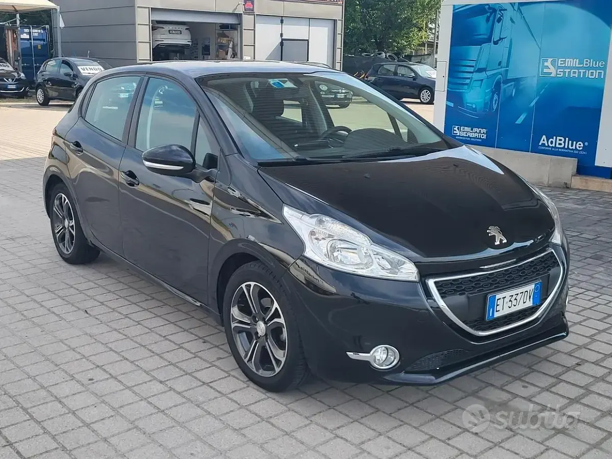 Usata Peugeot 208 Active 68 CV (50 kW) 2013 Nero Utilitaria