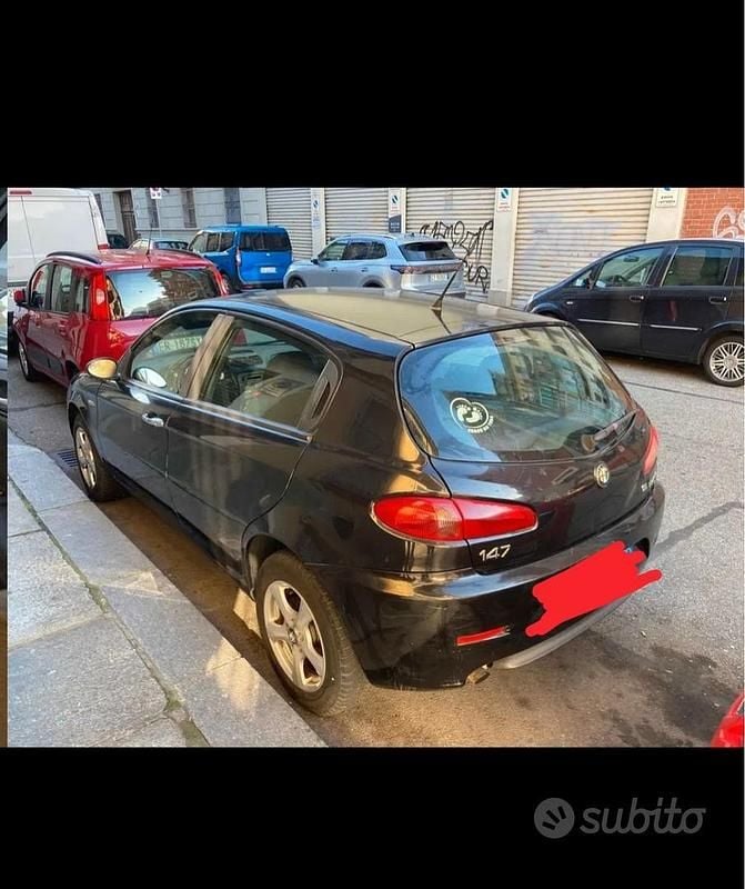 Usata Alfa Romeo 147 105 CV (77 kW) 2009 Nero Utilitaria