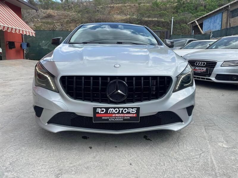 Argento Usata 2014 Mercedes CLA200 Tre volumi | 15.490 € (Buon prezzo) - Immagine 1/4