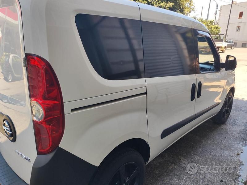 Usata Opel Combo 69 CV (50 kW) 2016 Bianco Monovolume