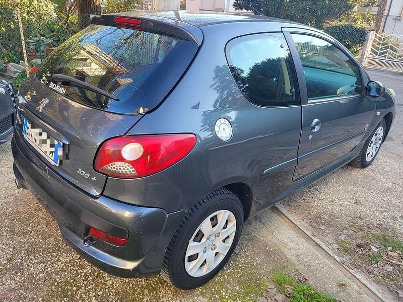 Begagnad Peugeot 206 60 HK (44 kW) 2012 Sedan