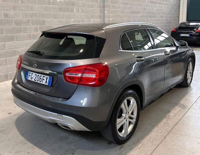 Usata Mercedes GLA200 136 CV (100 kW) 2016 Grigio SUV