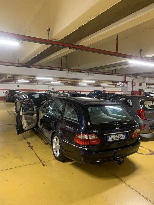 Usata 2006 Mercedes E280 Avantgarde Station wagon | 500 € (Super prezzo) - Immagine 1/4