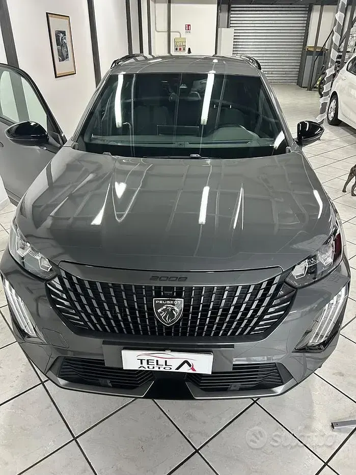 Usata Peugeot 2008 Active 101 CV (74 kW) 2024 Grigio SUV