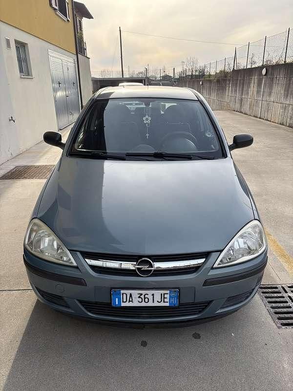 Usata Opel Corsa Club 60 CV (44 kW) 2006 Berlina
