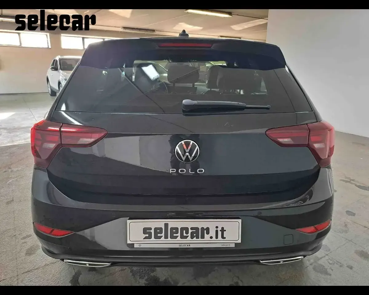Usata VW Polo R-line 95 CV (69 kW) 2023 2t nero perlato Utilitaria