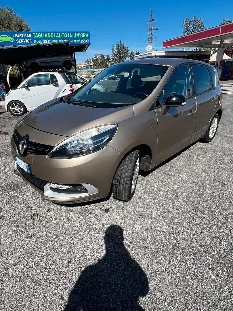 Usata Renault Scénic LIMITED 110 CV (80 kW) 2016 Monovolume