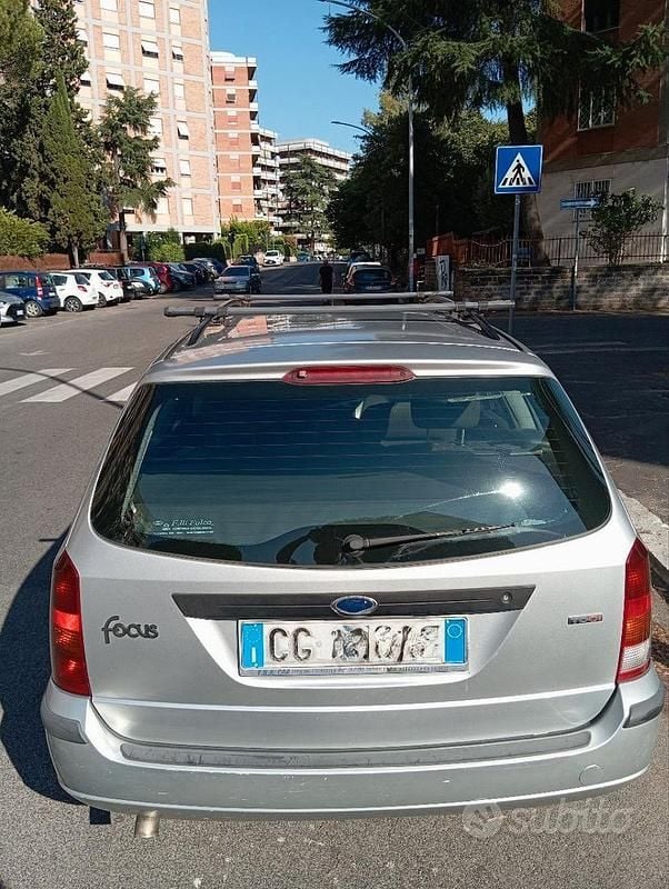 Usata Ford Focus Zetec 116 CV (85 kW) 2003 Grigio Station wagon