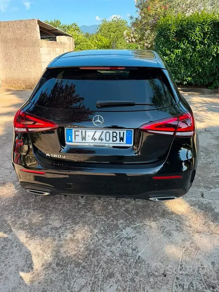 Usata Mercedes 180 116 CV (85 kW) 2019 Nero Berlina