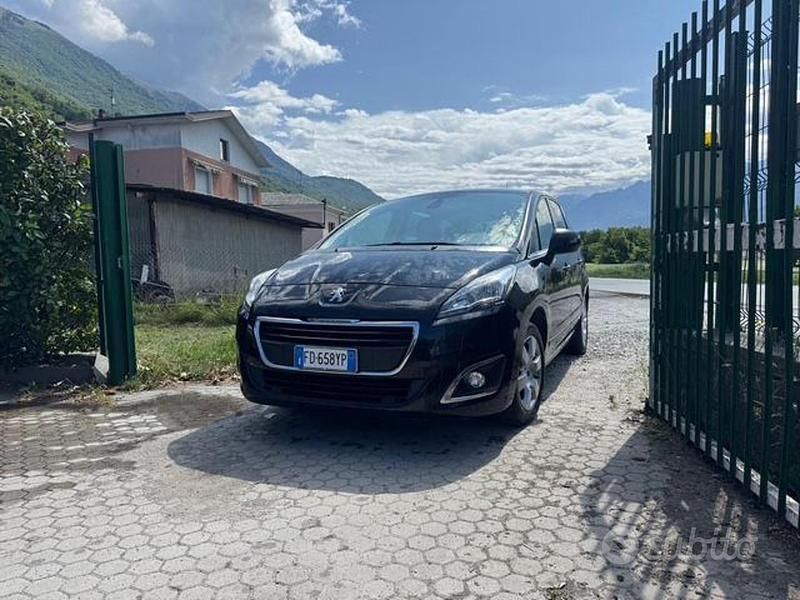Usata Peugeot 5008 120 CV (88 kW) 2016 Nero Monovolume