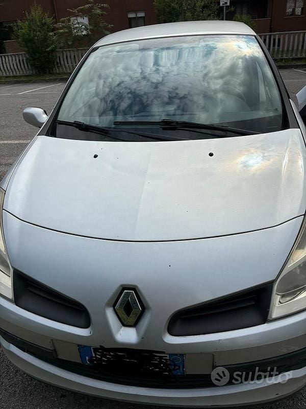 Usata Renault Clio II 75 CV (55 kW) 2008 Grigio Berlina