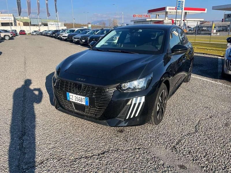 Usata Peugeot 208 Allure 101 CV (74 kW) 2025 Nero Utilitaria