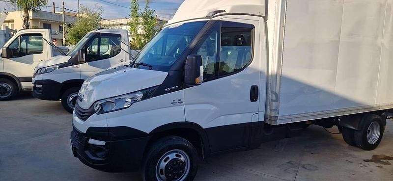 Usata Iveco Daily 178 CV (130 kW) 2018 Bianco Furgone