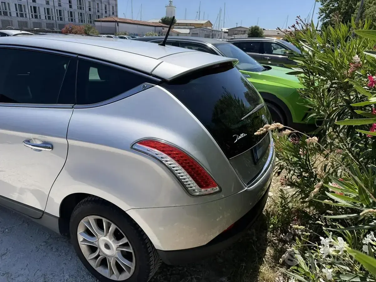 Usata Lancia Delta Gold 120 CV (88 kW) 2012 Utilitaria