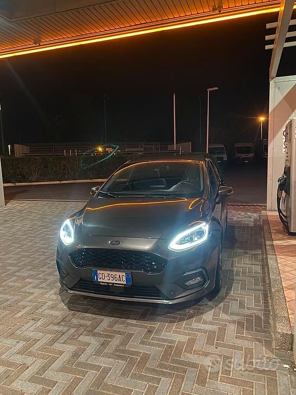 Usata Ford Fiesta ST-Line 95 CV (69 kW) 2021 Grigio Berlina