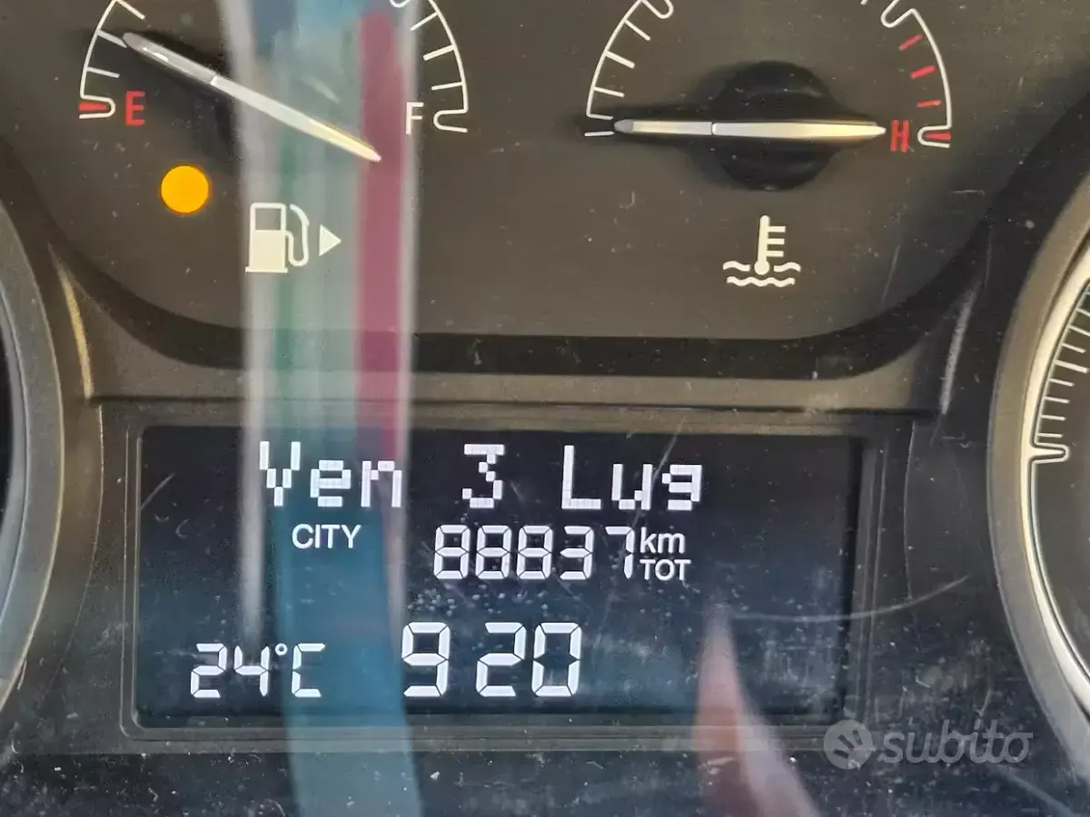 Usata Lancia Ypsilon 69 CV (50 kW) 2016 Bluazzurro Utilitaria