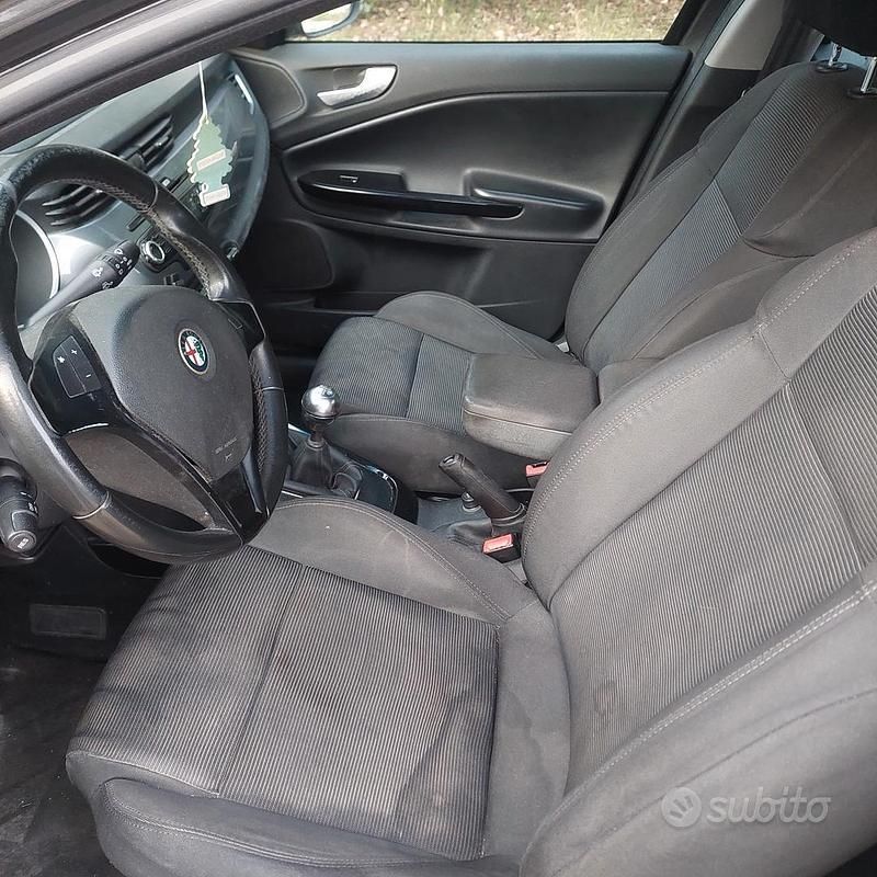Usata Alfa Romeo Giulietta 105 CV (77 kW) 2013 Grigio Berlina