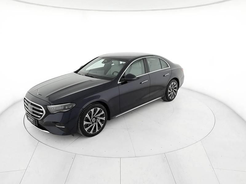 Usata Mercedes E220 Premium Plus 197 CV (144 kW) 2025 Blu/azzurro Berlina