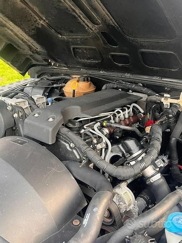 Usata Land Rover Defender SE 122 CV (89 kW) 2009 Grigio Station wagon