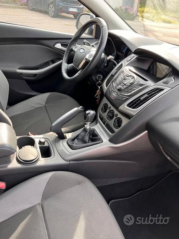 Usata Ford Focus Individual 116 CV (85 kW) 2013 Bianco Berlina