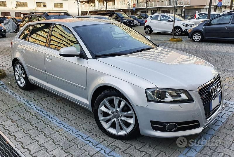 Argento Usata 2012 Audi A3 S-Line Tre volumi | 7900 € (Buon prezzo) - Immagine 1/4