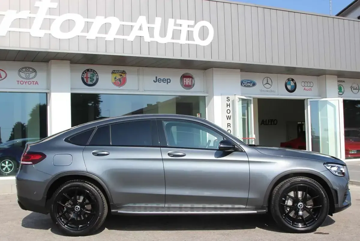Usata Mercedes GLC300 Premium 194 CV (142 kW) 2022 Grigio selenite SUV