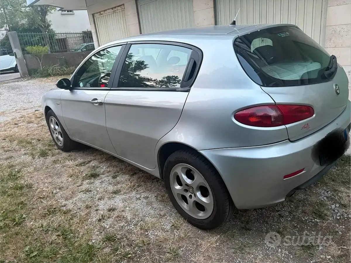 Usata Alfa Romeo 147 120 CV (88 kW) 2008 Grigio Utilitaria